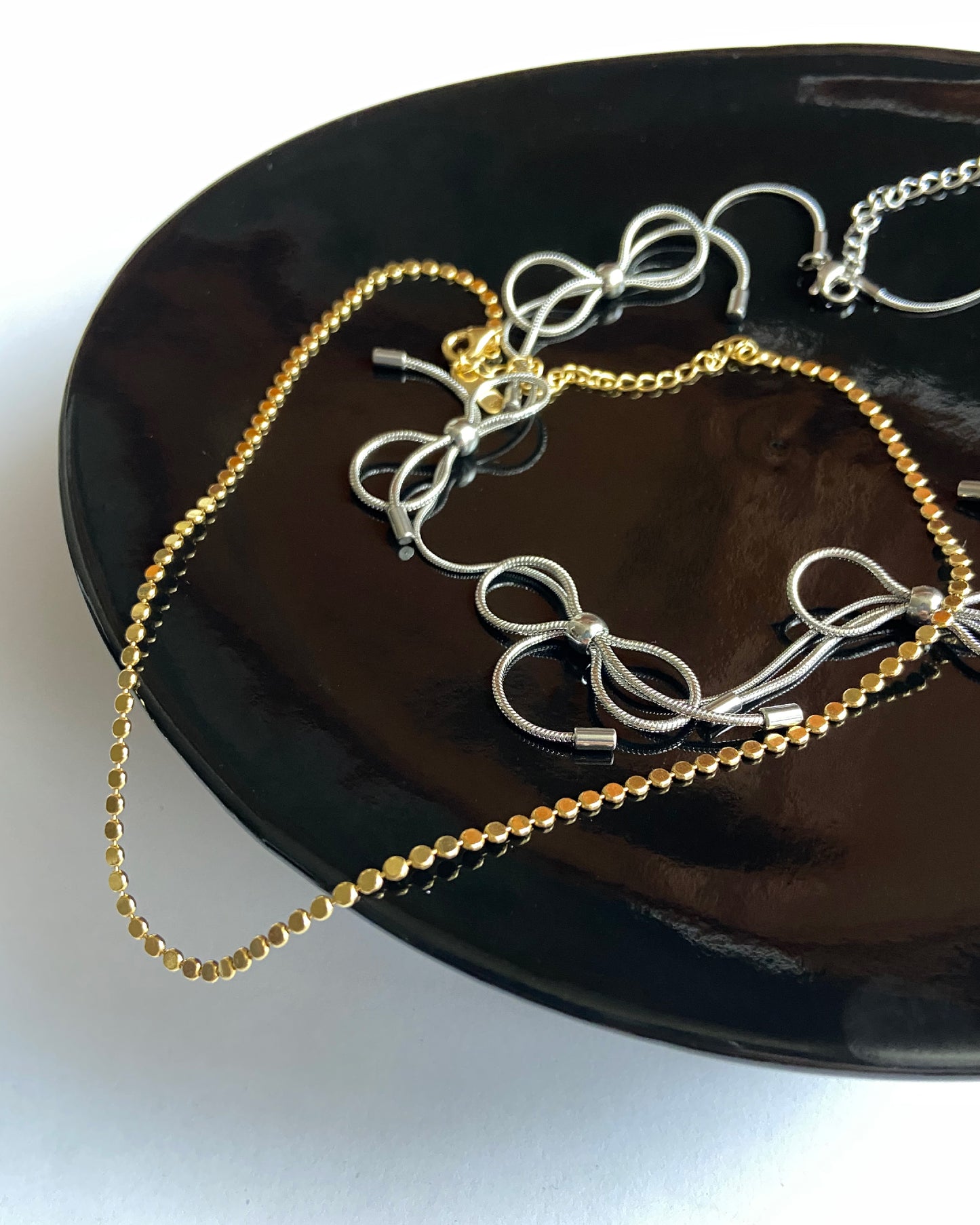 Bow Necklace