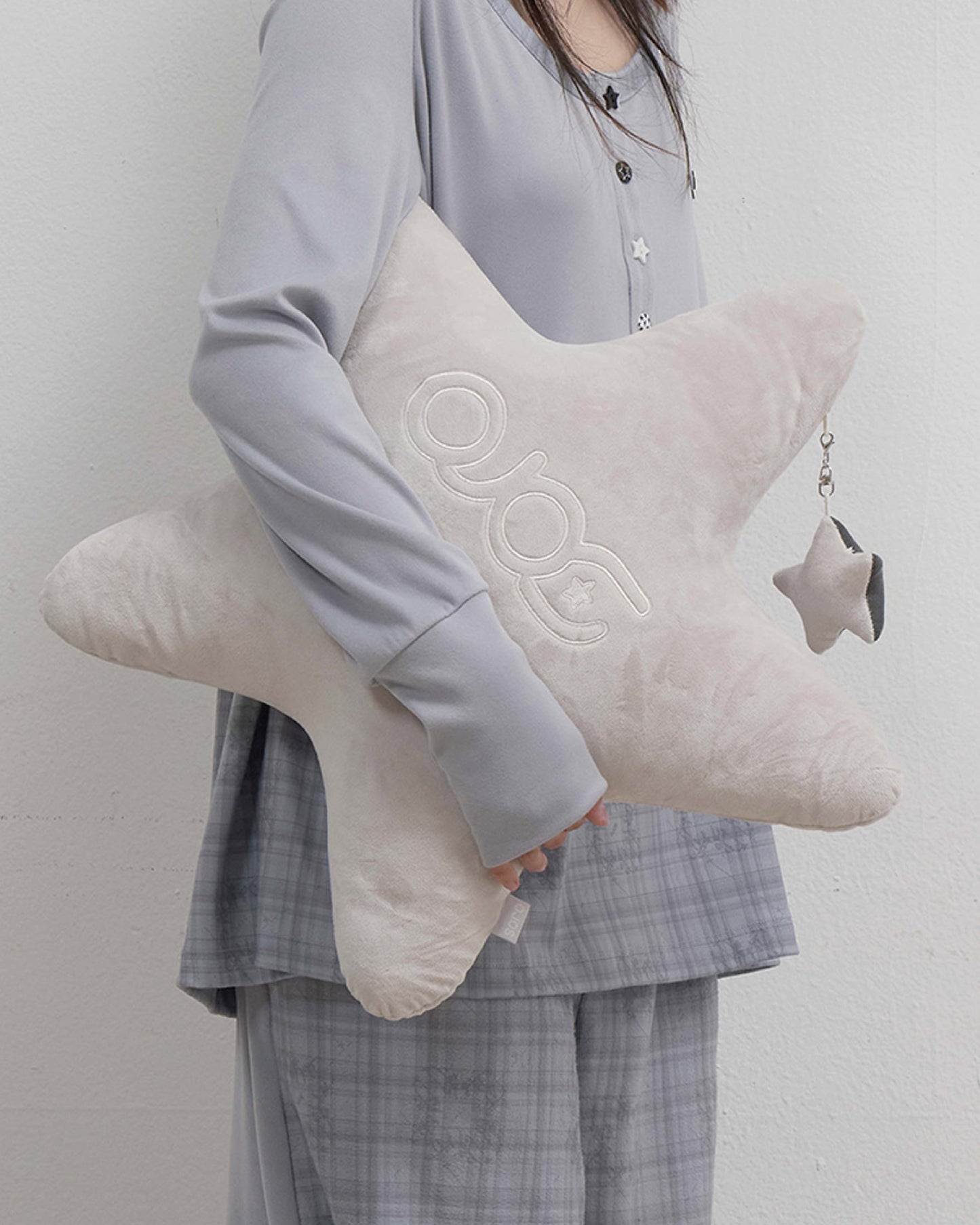 Star Hugger Puff Cushion - Grey