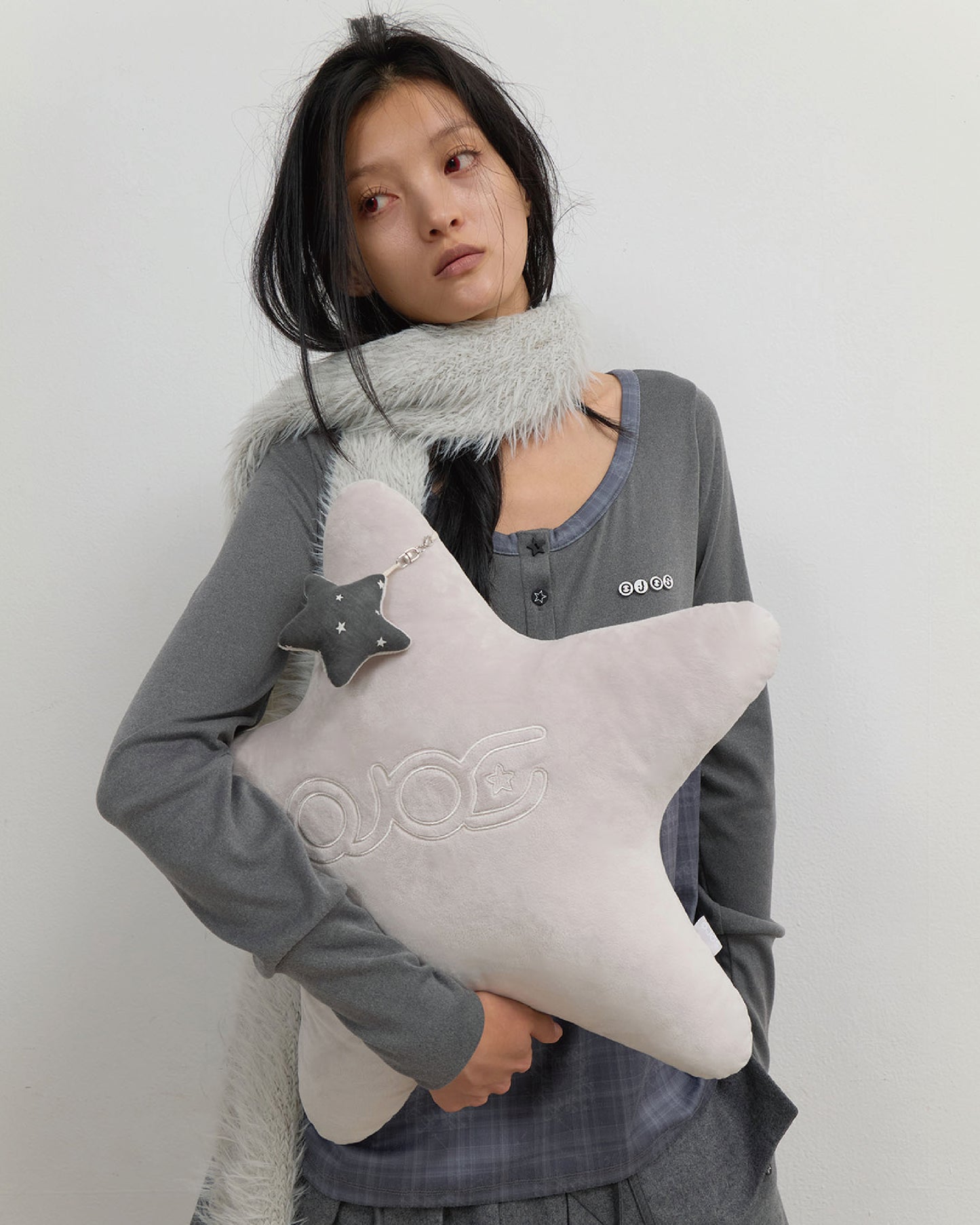 Star Hugger Puff Cushion - Grey