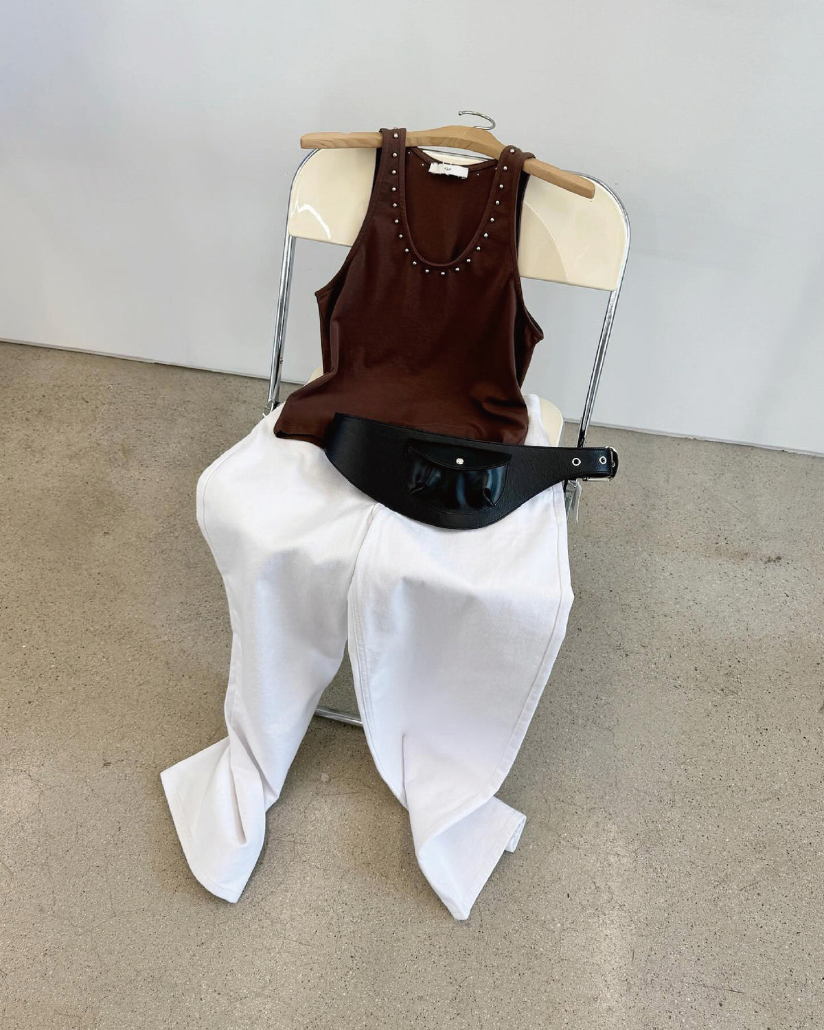 Stud U Neck Tank Top - Brown